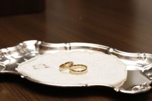 Czy ponadczasowe obrączki są najlepszym symbolem małżeństwa?